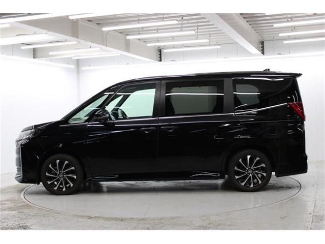 TOYOTA NOAH HYBRID 2023 Image 31