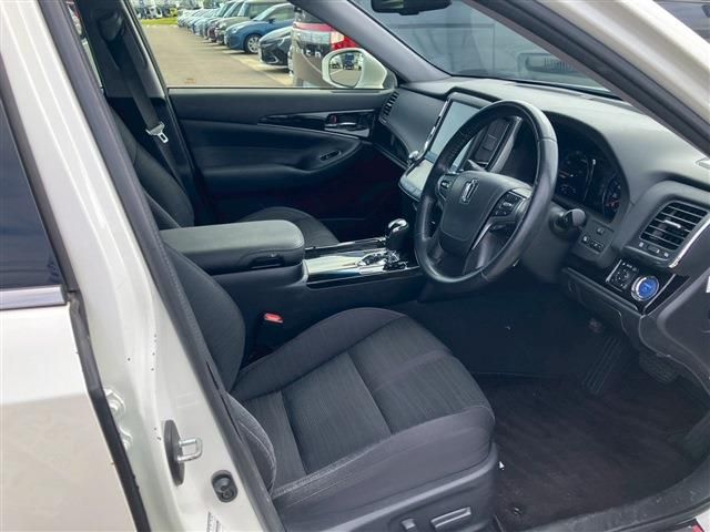 TOYOTA CROWN SEDAN HYBRID 2017 Image 31