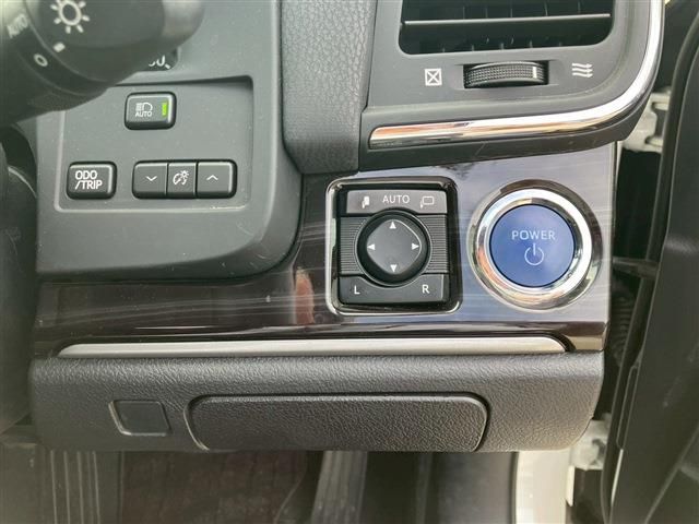 TOYOTA CROWN SEDAN HYBRID 2017 Image 31