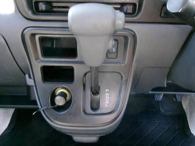 DAIHATSU HIJET CARGO 4WD 2016 Image 31