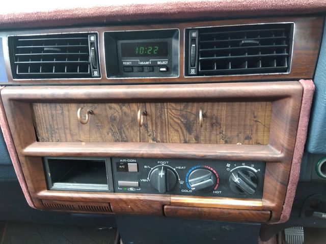 NISSAN GLORIA WAGON 1989 Image 31