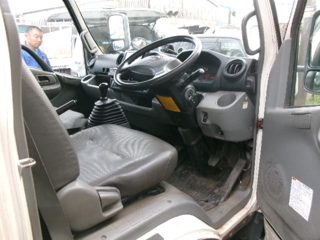 HINO DUTRO 2015 Image 31