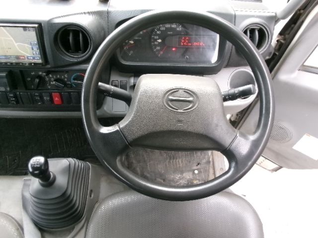 HINO DUTRO 2015 Image 31