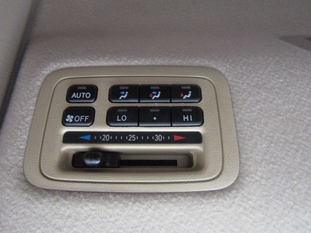 TOYOTA LANDCRUISER WAGON 2001 Image 31