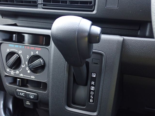 DAIHATSU HIJET CARGO 2023 Image 31