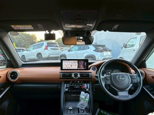 TOYOTA LEXUS IS300H 2021 Image 31