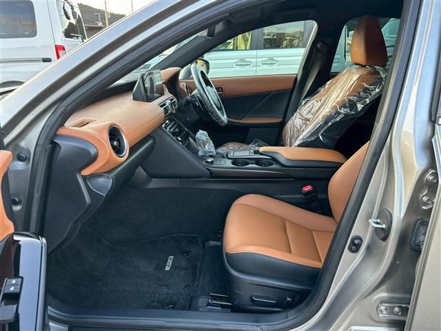 TOYOTA LEXUS IS300H 2021 Image 31