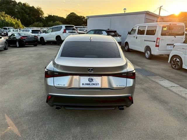 TOYOTA LEXUS IS300H 2021 Image 31