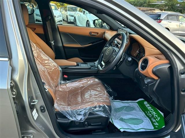 TOYOTA LEXUS IS300H 2021 Image 31