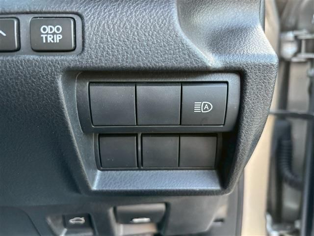 TOYOTA LEXUS IS300H 2021 Image 31