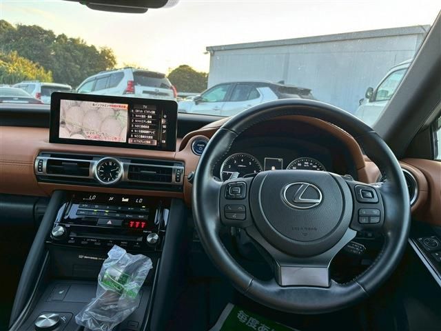 TOYOTA LEXUS IS300H 2021 Image 31