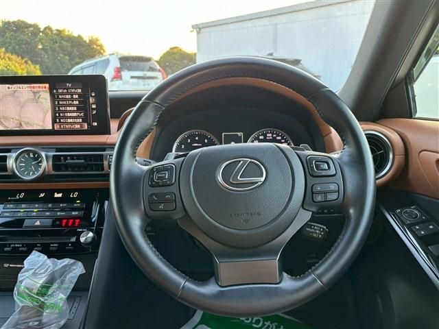 TOYOTA LEXUS IS300H 2021 Image 31