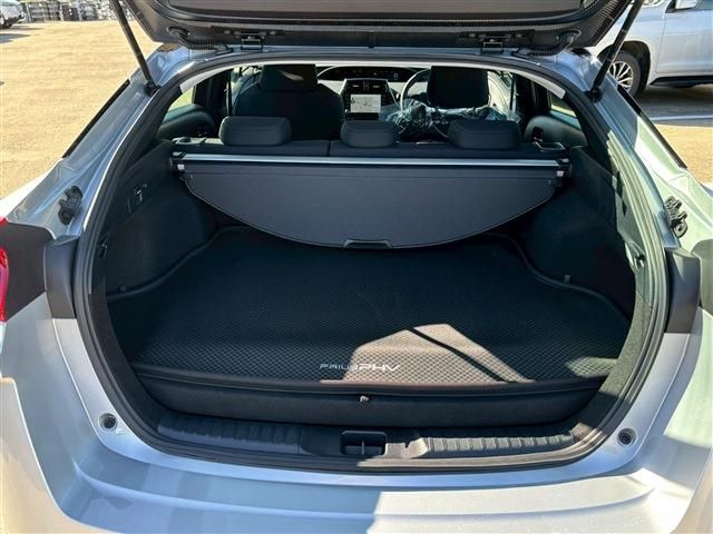 TOYOTA PRIUS PHV 2022 Image 31