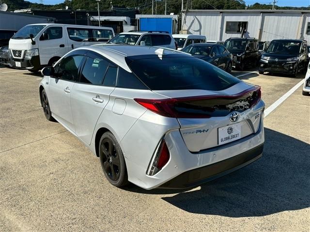 TOYOTA PRIUS PHV 2022 Image 31