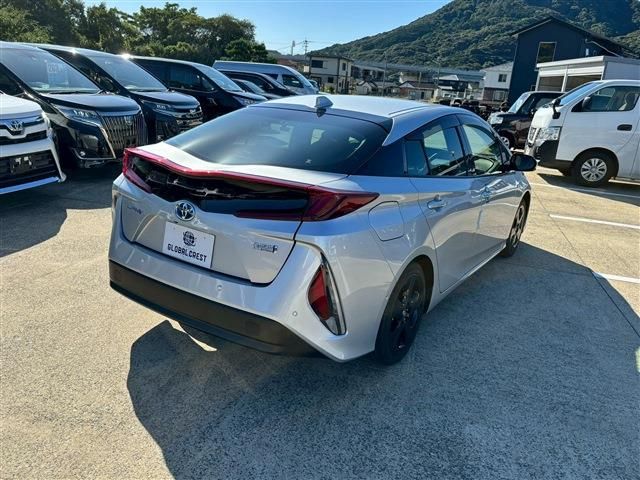 TOYOTA PRIUS PHV 2022 Image 31