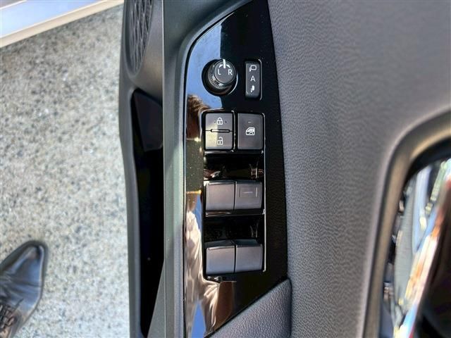 TOYOTA PRIUS PHV 2022 Image 31