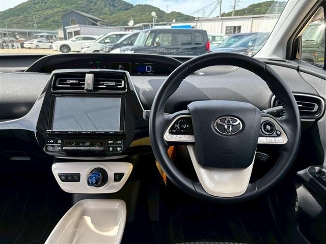 TOYOTA PRIUS 2016 Image 31
