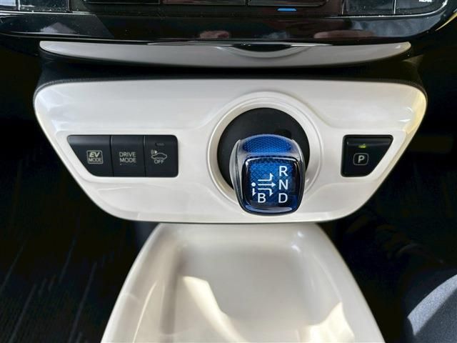 TOYOTA PRIUS 2016 Image 31