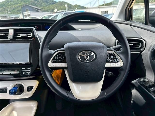 TOYOTA PRIUS 2016 Image 31