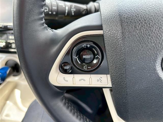 TOYOTA PRIUS 2016 Image 31