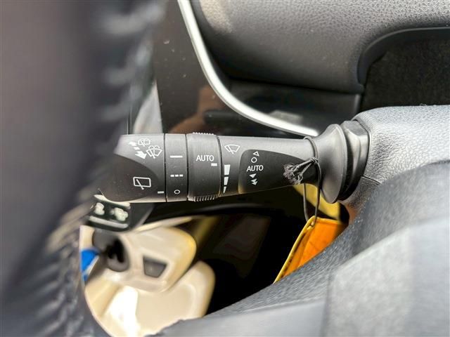 TOYOTA PRIUS 2016 Image 31