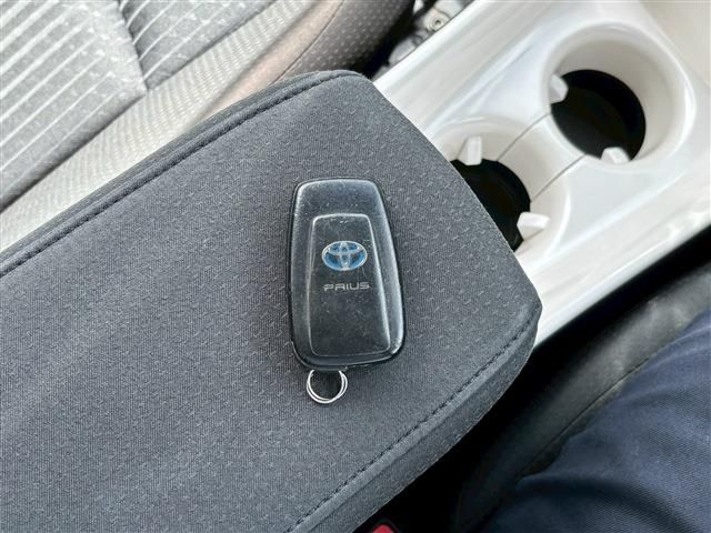 TOYOTA PRIUS 2016 Image 31