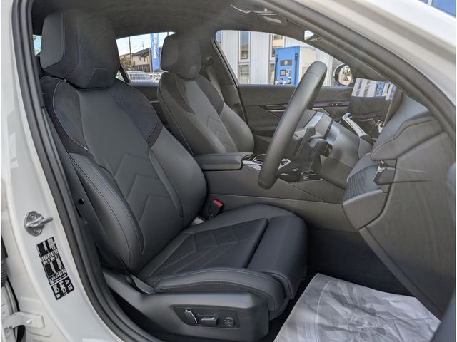 BMW 5SERIES SEDAN 2025 Image 31