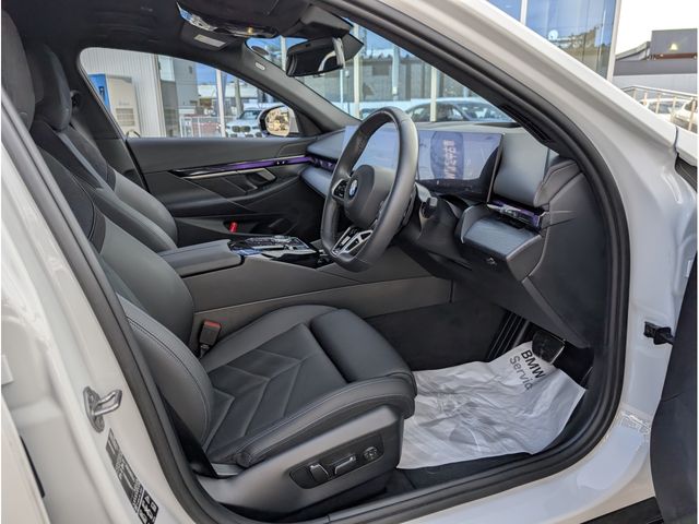 BMW 5SERIES SEDAN 2025 Image 31