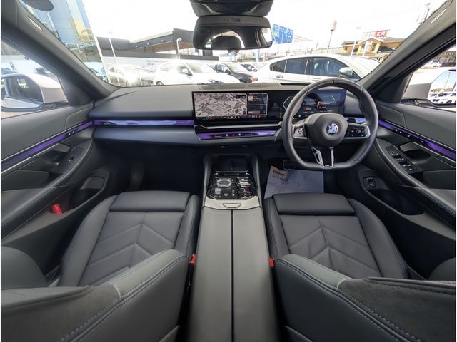 BMW 5SERIES SEDAN 2025 Image 31