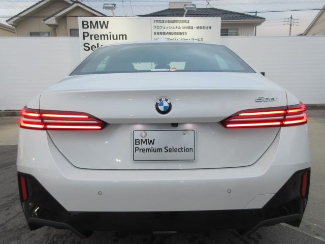 BMW 5SERIES SEDAN 2025 Image 31
