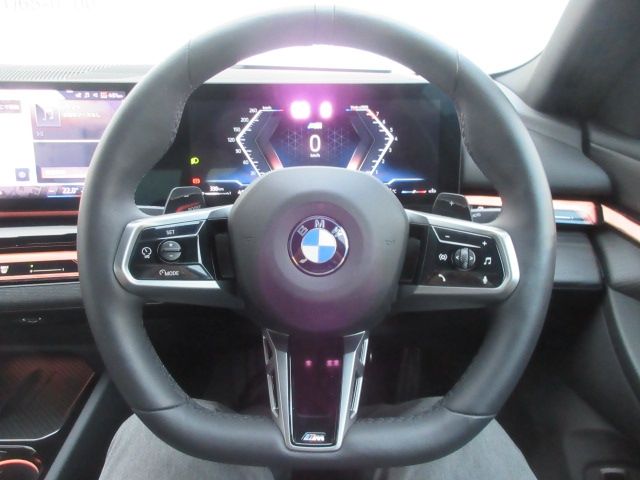 BMW 5SERIES SEDAN 2025 Image 31