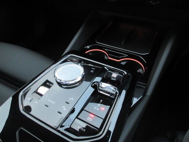 BMW 5SERIES SEDAN 2025 Image 31