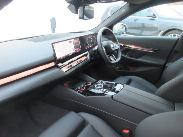 BMW 5SERIES SEDAN 2025 Image 31