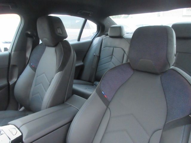 BMW 5SERIES SEDAN 2025 Image 31