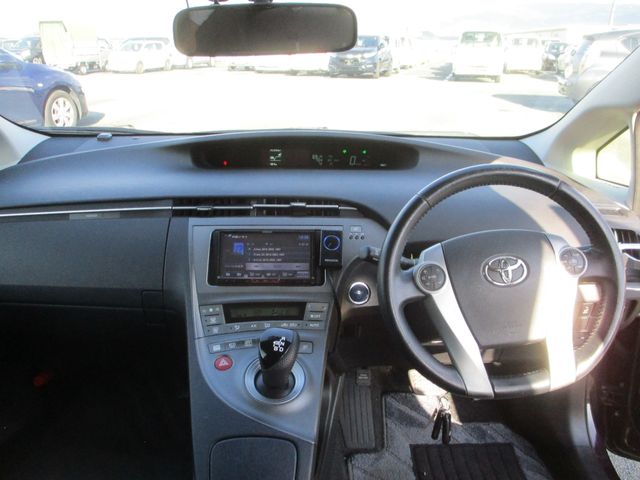 TOYOTA PRIUS 2012 Image 31