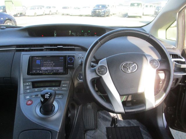 TOYOTA PRIUS 2012 Image 31