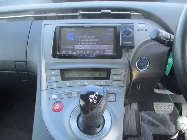 TOYOTA PRIUS 2012 Image 31