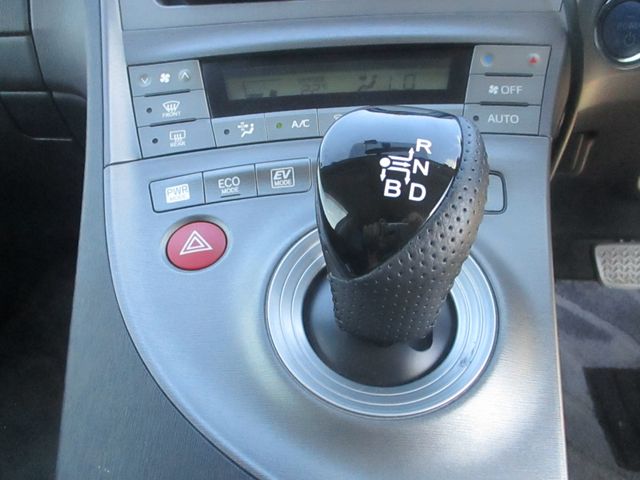 TOYOTA PRIUS 2012 Image 31