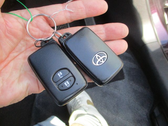 TOYOTA PRIUS 2012 Image 31