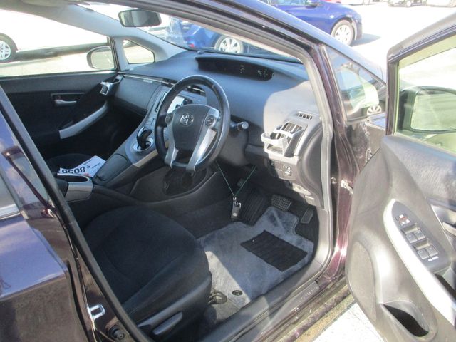 TOYOTA PRIUS 2012 Image 31