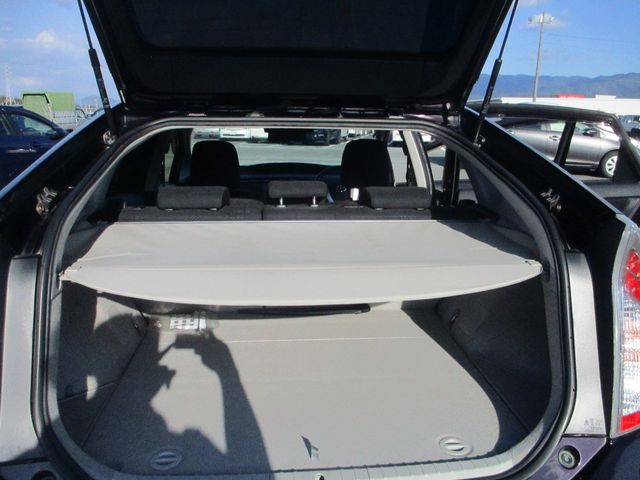 TOYOTA PRIUS 2012 Image 31