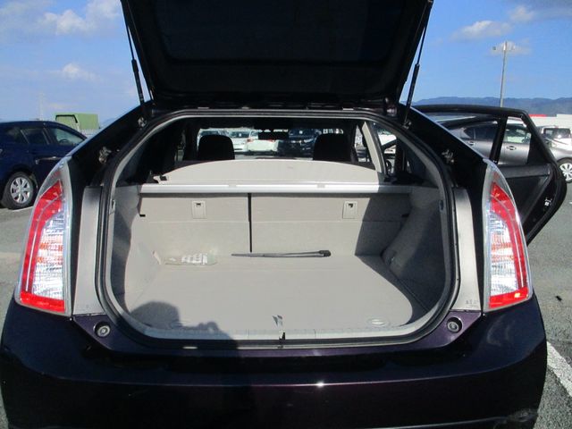 TOYOTA PRIUS 2012 Image 31