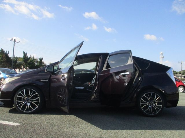 TOYOTA PRIUS 2012 Image 31