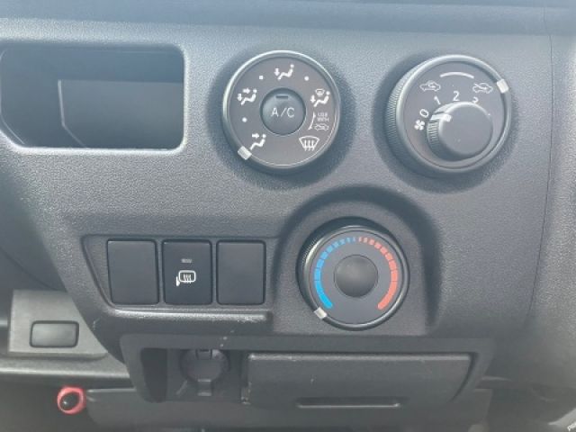 TOYOTA HIACE VAN 4WD 2017 Image 31