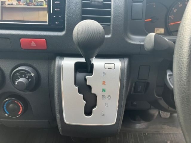 TOYOTA HIACE VAN 4WD 2017 Image 31