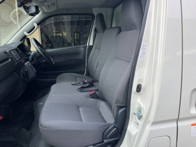 TOYOTA HIACE VAN 4WD 2017 Image 31