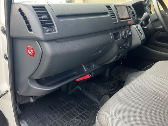 TOYOTA HIACE VAN 4WD 2017 Image 31