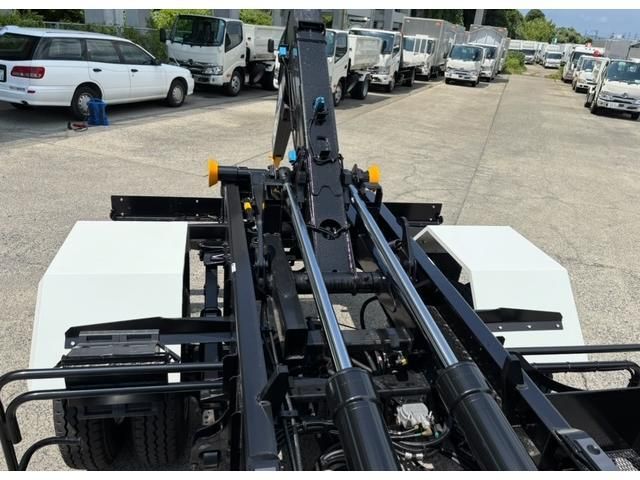 MITSUBISHI FUSOU FIGHTER 2025 Image 31