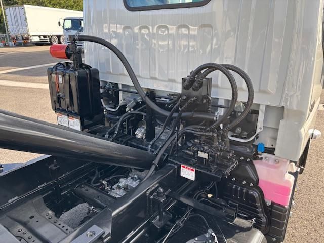 MITSUBISHI CANTER 2025 Image 31