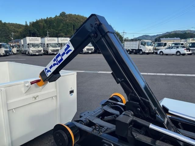 MITSUBISHI CANTER 2025 Image 31